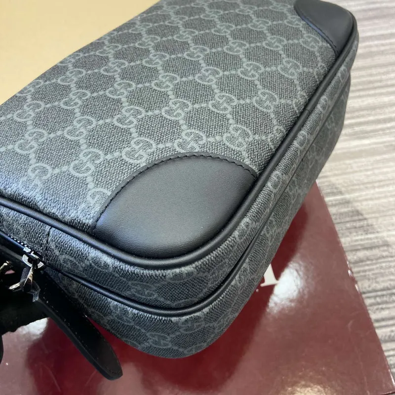 Gucci 821160 GG Emblem medium crossbody bag Black