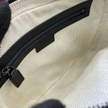 Gucci 821160 GG Emblem medium crossbody bag Black