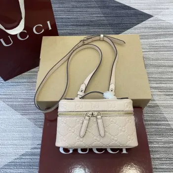 Gucci 815949 GG Emblem super mini bag Beige