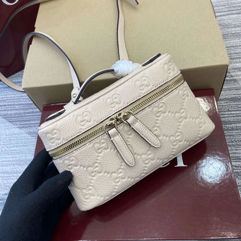 Gucci 815949 GG Emblem super mini bag Beige