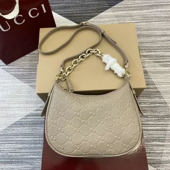 Gucci 820453 GG Emblem Medium Shoulder bag Apricot