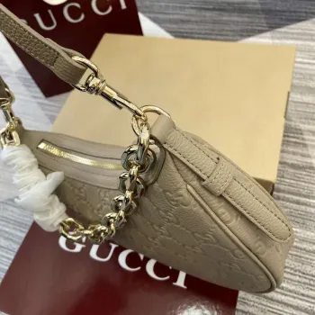 Gucci 820453 GG Emblem Medium Shoulder bag Apricot