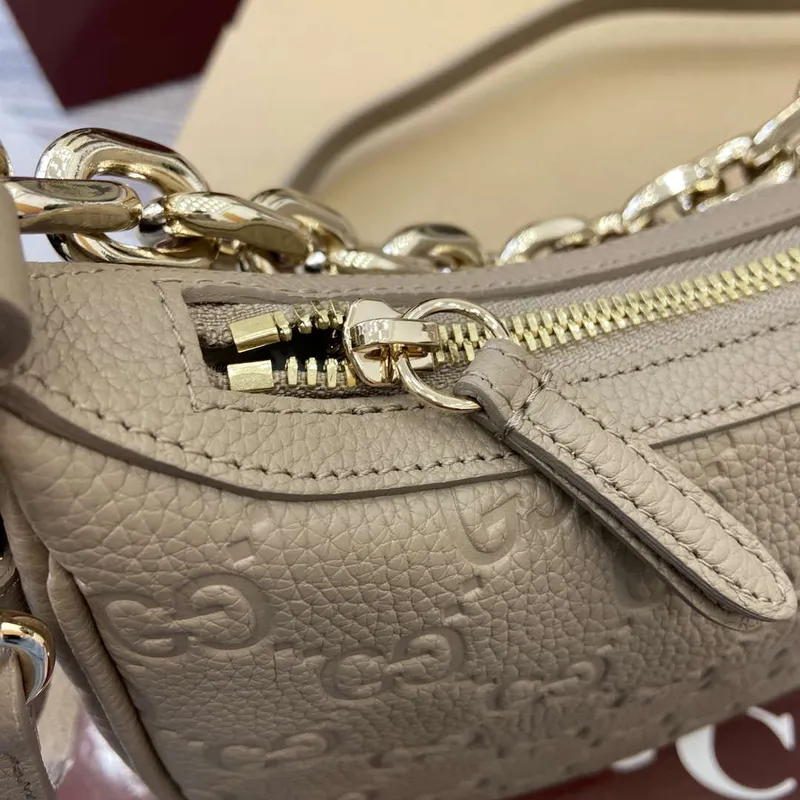 Gucci 820453 GG Emblem Medium Shoulder bag Apricot