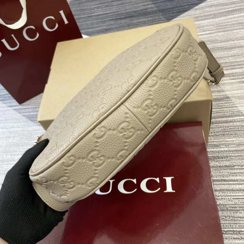Gucci 820453 GG Emblem Medium Shoulder bag Apricot