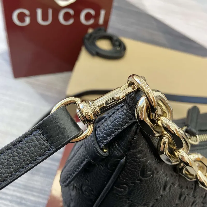 Gucci 820453 GG Emblem Medium Shoulder bag Black
