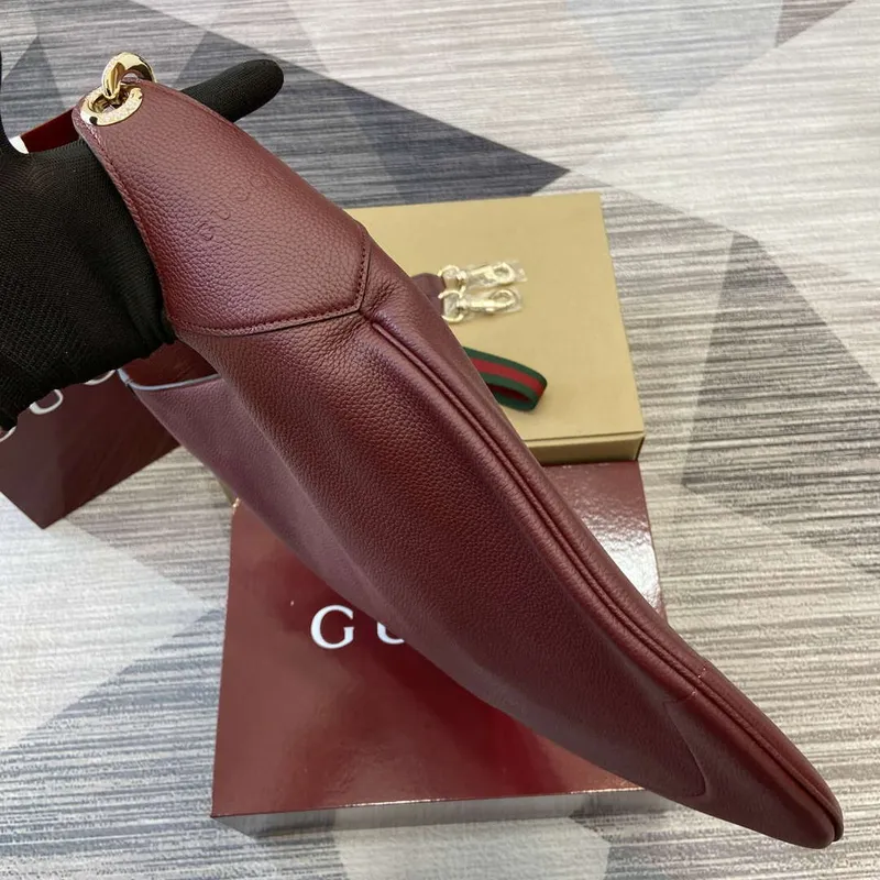 Gucci 815924 Gucci B Medium Shoulder Bag Wine red