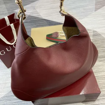 Gucci 815924 Gucci B Medium Shoulder Bag Wine red
