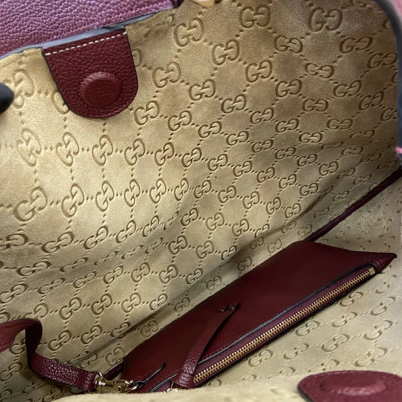 Gucci 815924 Gucci B Medium Shoulder Bag Wine red