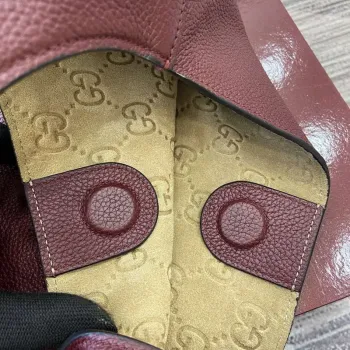 Gucci 815924 Gucci B Medium Shoulder Bag Wine red