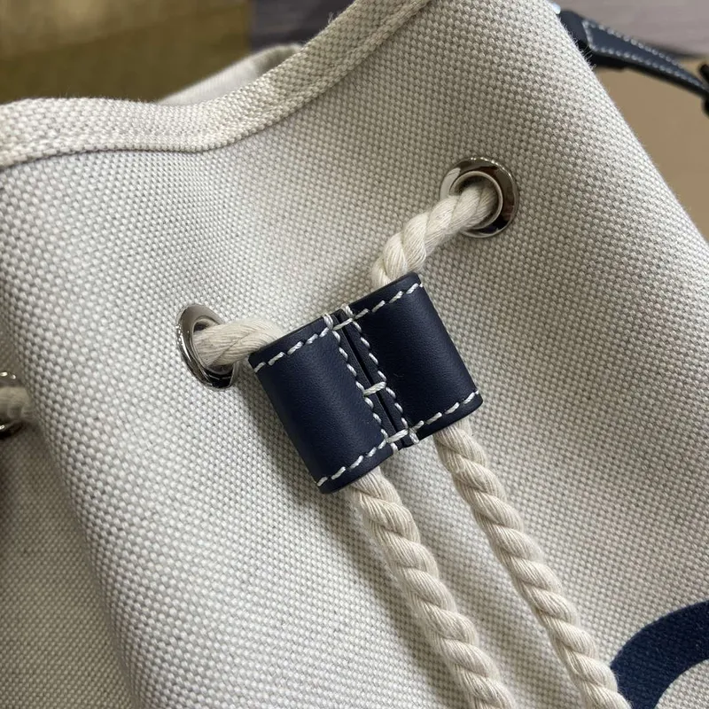 Gucci 772856 Shoulder Bag With Gucci Print Black leather trim