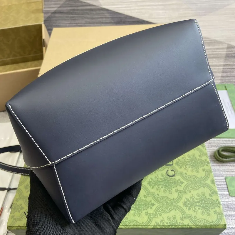 Gucci 772856 Shoulder Bag With Gucci Print Black leather trim