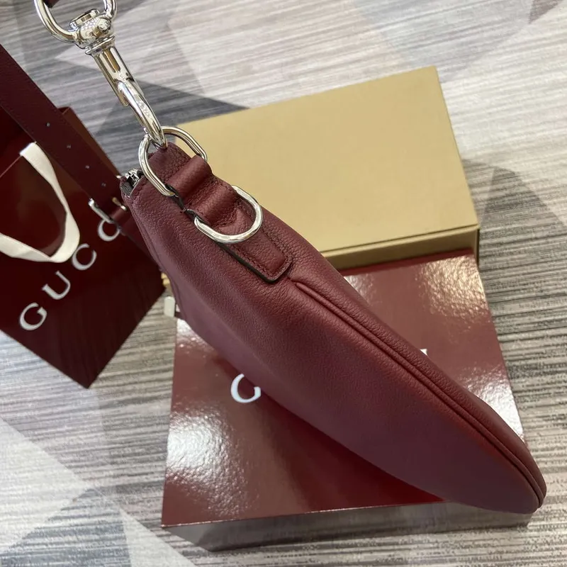 Gucci 801887 Gucci B Small Crossbody Bag Wine red