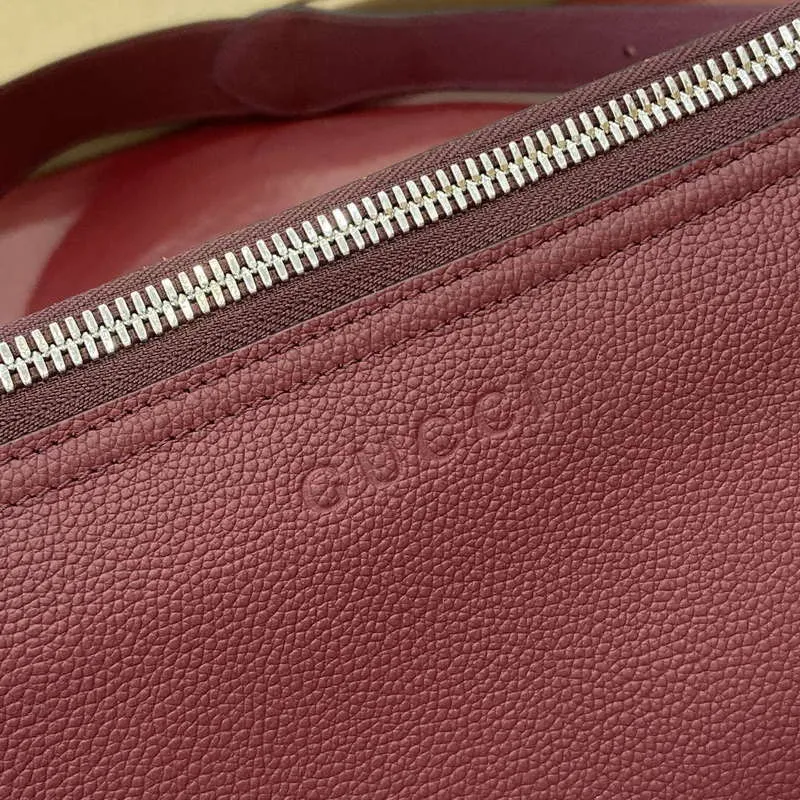 Gucci 801887 Gucci B Small Crossbody Bag Wine red
