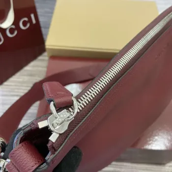 Gucci 801887 Gucci B Small Crossbody Bag Wine red