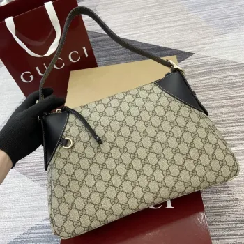Gucci 815217 GG Emblem Medium Shoulder Bag Black