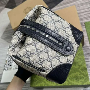 Gucci 739391 Gucci Savoy Toiletry Case Blue