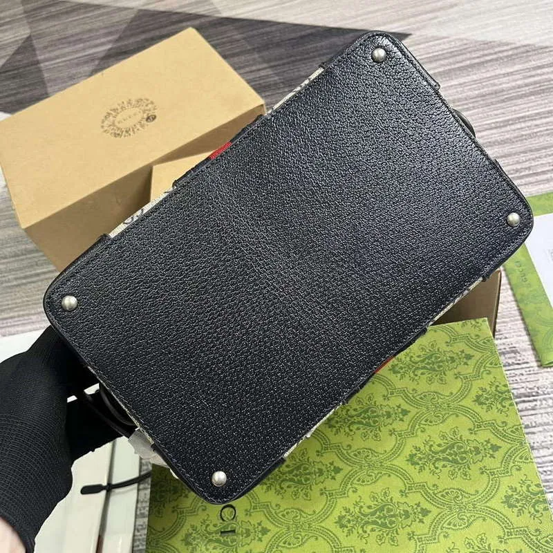 Gucci 739391 Gucci Savoy Toiletry Case Blue