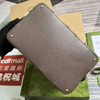 Gucci 739391 Gucci Savoy Toiletry Case Brown