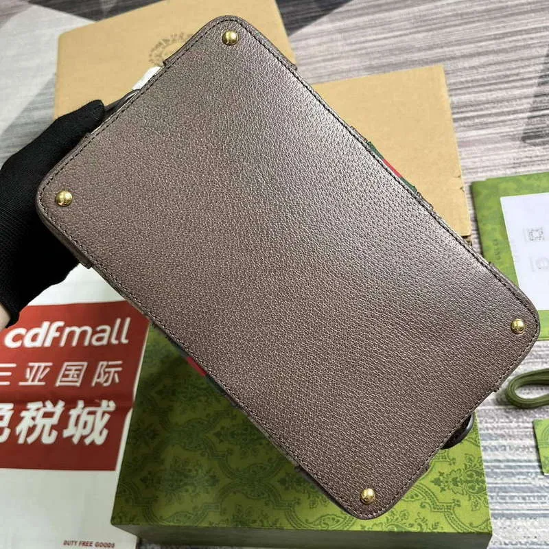 Gucci 739391 Gucci Savoy Toiletry Case Brown