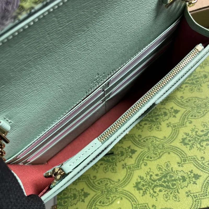 Gucci 772643 Chain Wallet With Gucci Script Pale green