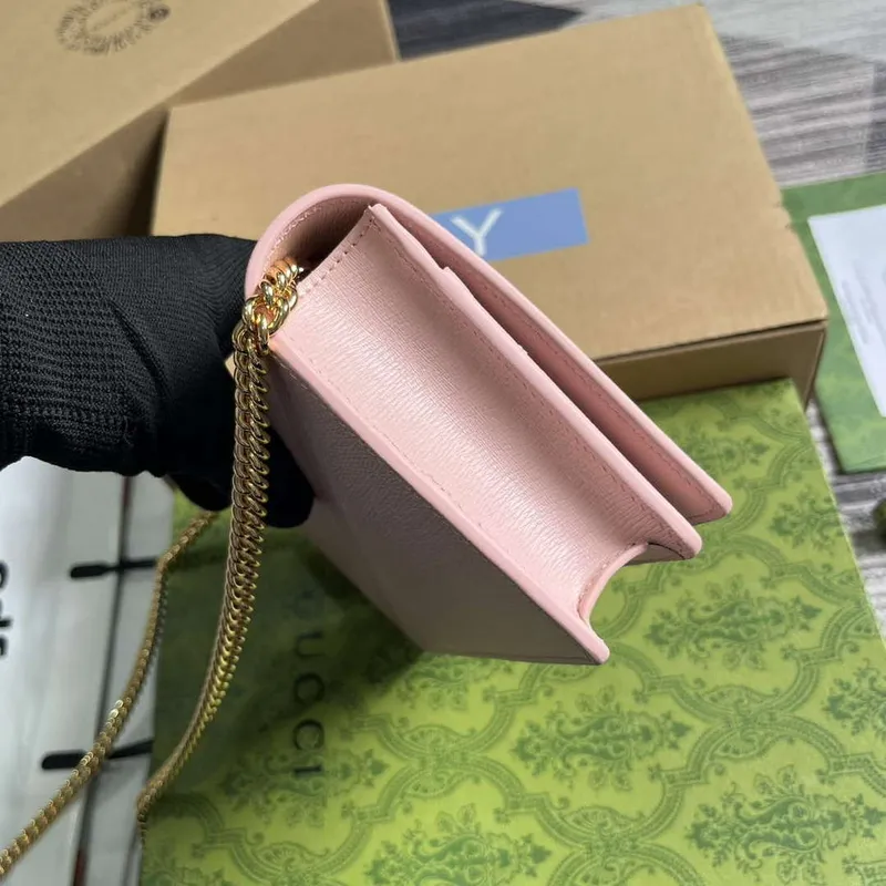 Gucci 772643 Chain Wallet With Gucci Script Light pink