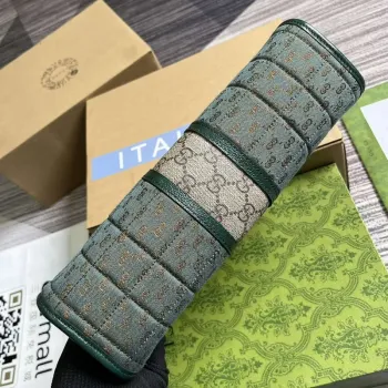 Gucci 751912 Mini GG Canvas Pouch Green
