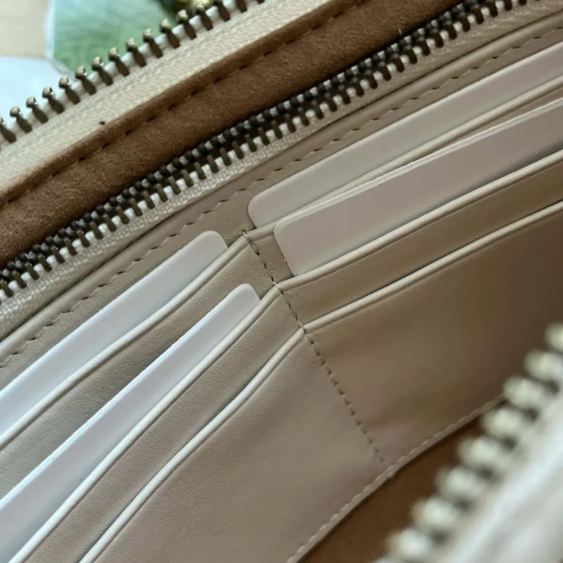 Gucci 443447 GG Marmmont wallet with chain White leather