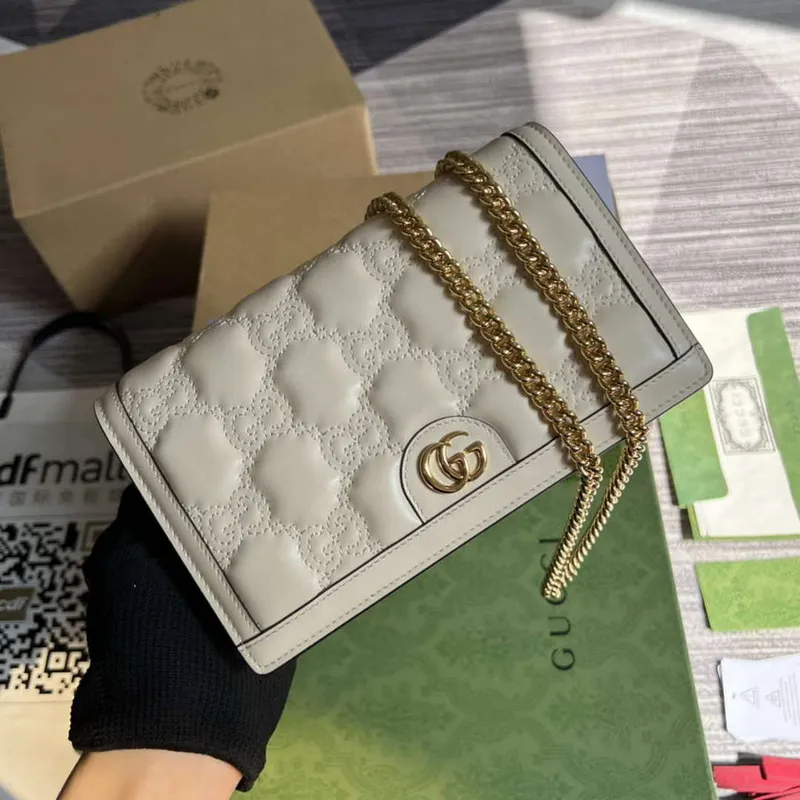 Gucci 723787 GG Matelassé Chain Wallet White