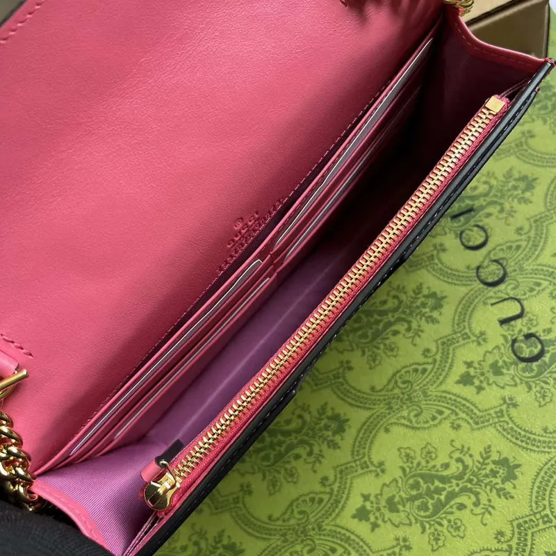 Gucci 723787 GG Matelassé Chain Wallet Rose pink
