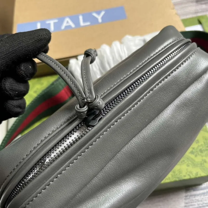 Gucci 725696 Shoulder bag with tonal Double G Gray