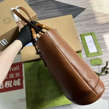 Gucci 750394 Gucci Diana Medium Tote Bag Cuir leather