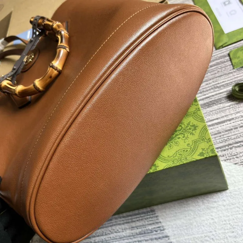 Gucci 750394 Gucci Diana Medium Tote Bag Cuir leather