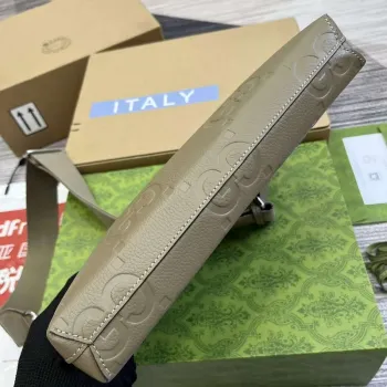 Gucci 696009 Jumbo GG Medium Messenger Bag Taupe