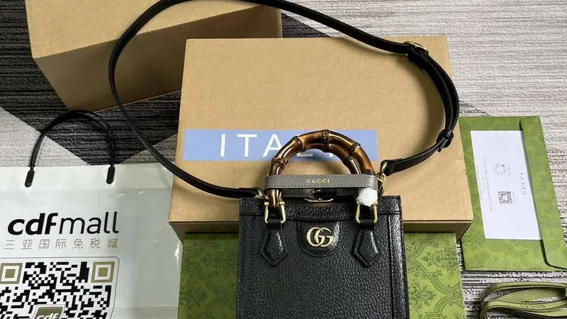 Gucci 739079 Diana Mini Tote — Iconic Black Leather Tote with Bamboo Handles