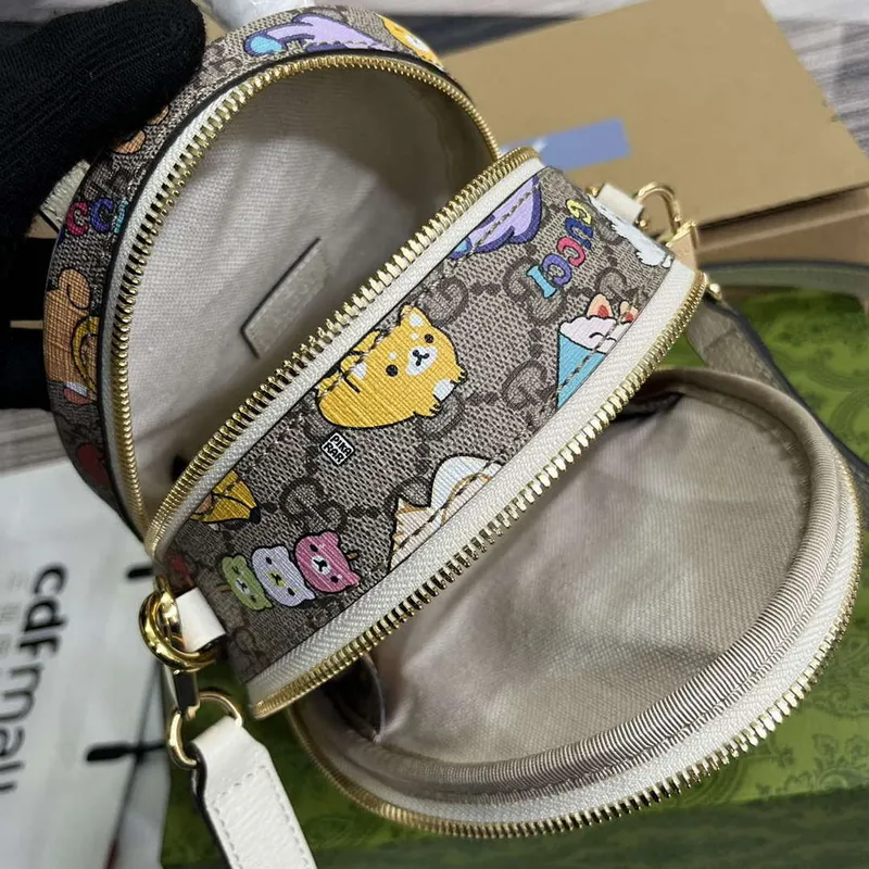 Gucci 725654 Gucci animal print multi function bag