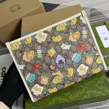 Gucci 736753 Gucci animal print toiletry case