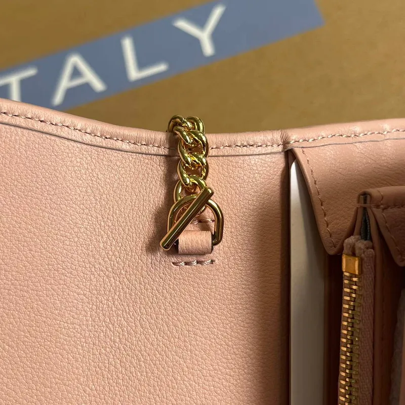 Gucci 725215 Gucci Blondie continental chain wallet Light pink