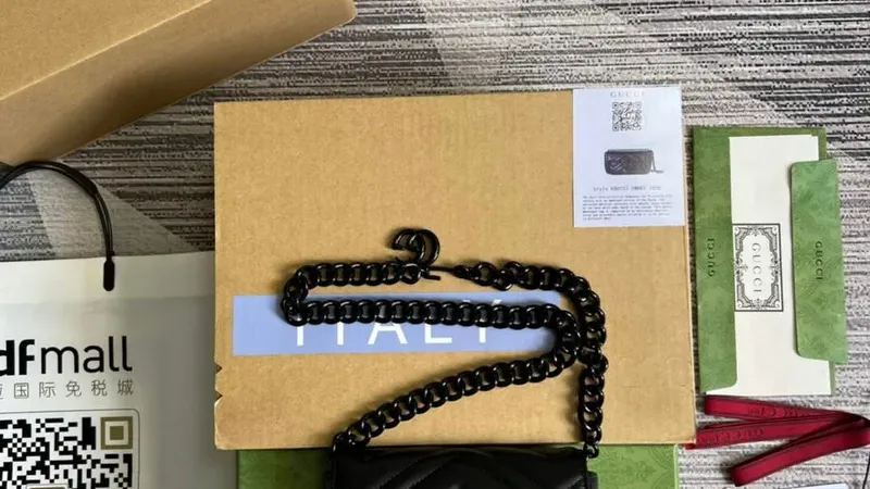 Gucci 699757 GG Marmont Belt Bag — Black Chevron Matelassé Leather