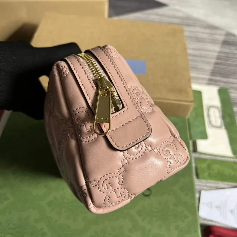 Gucci 726047 GG Matelassé Beauty Case Pink