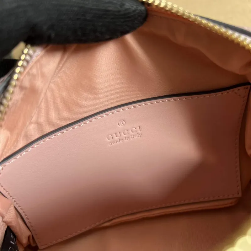 Gucci 726047 GG Matelassé Beauty Case Pink