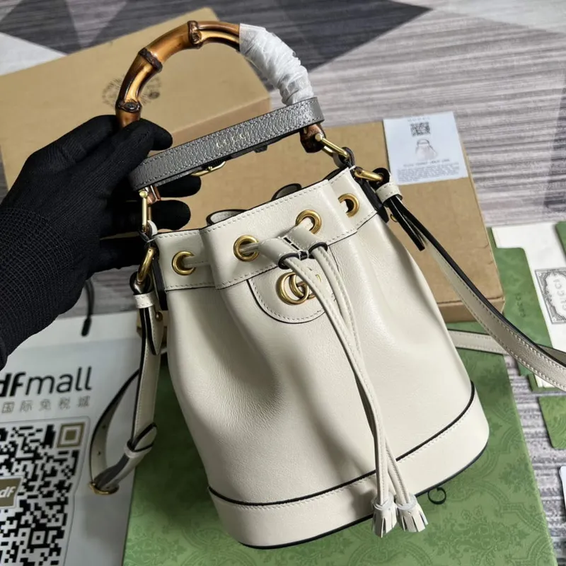 Gucci 724667 Diana Mini Bucket Bag White