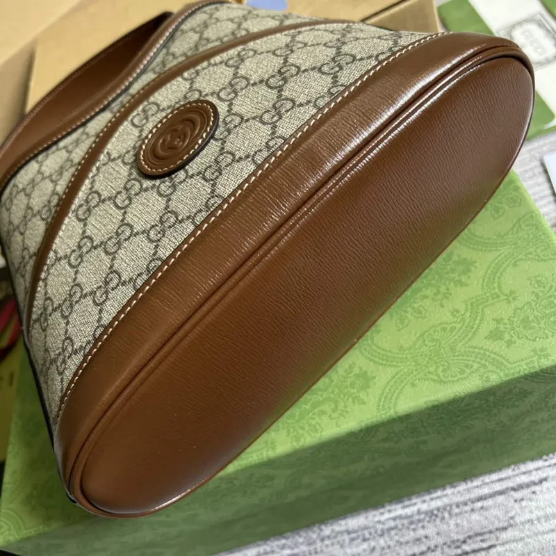 Gucci 696011 Large shoulder bag with Interlocking G Brown