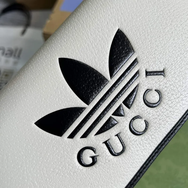 Adidas x Gucci  621892 wallet with chain Off white and black leather