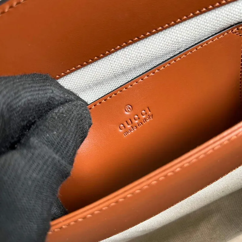 Gucci 702200 GG matelassé leather shoulder bag Light brown