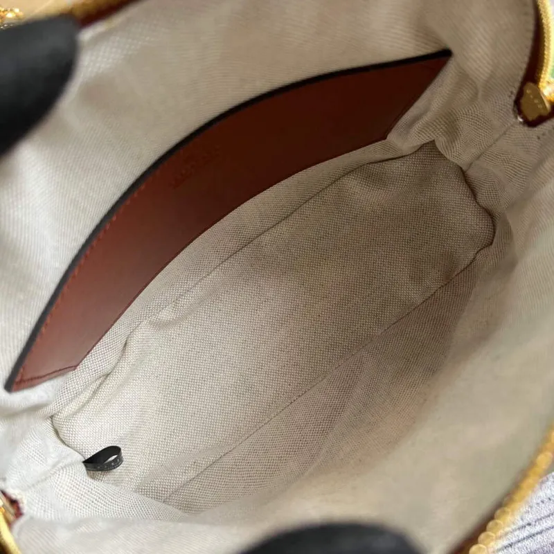 Gucci 702229 GG matelassé leather shoulder bag Light brown