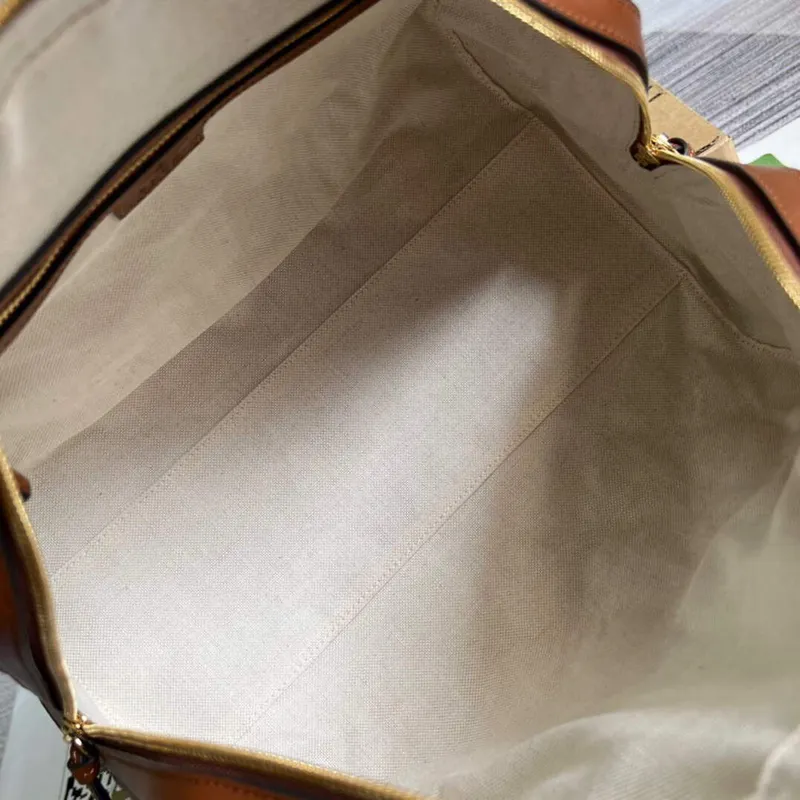 Gucci 702242 GG matelassé leather shoulder bag Brown