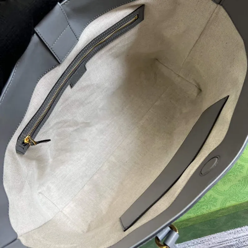 Gucci 631685 GG matelassé leather medium tote Bag Gray