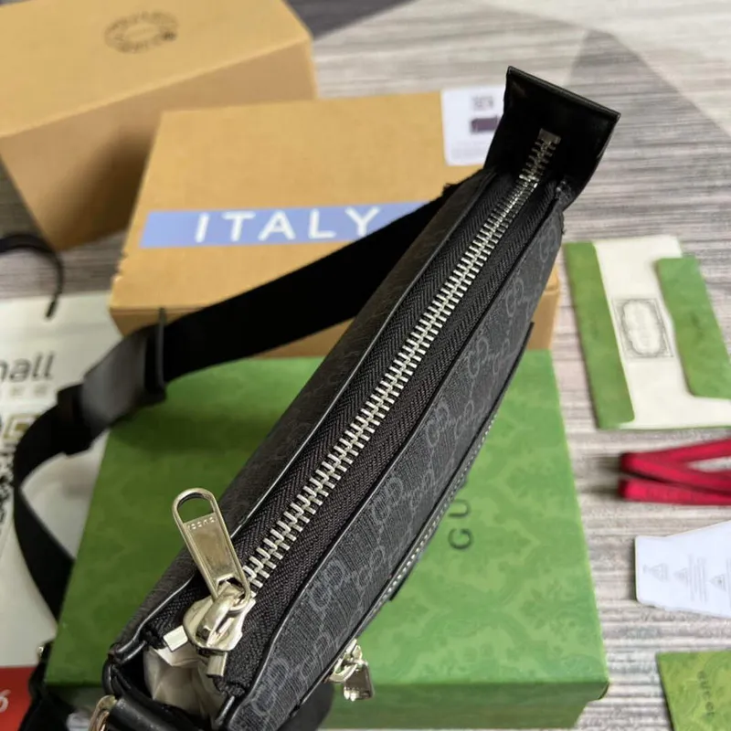 Gucci 681021 GG Supreme messenger bag Black