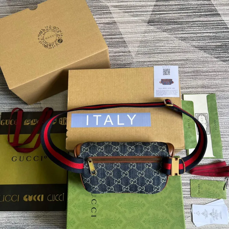 Gucci 682933 Belt bag with Interlocking G Blue and ivory