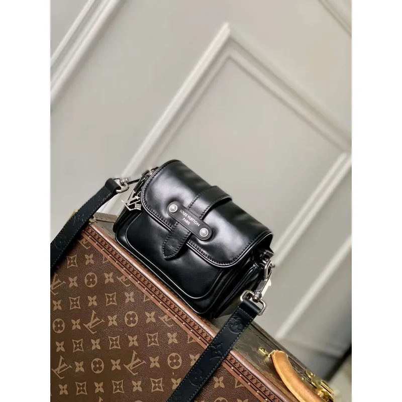 LV M13989 Louis Vuitton Cargo Wearable Wallet Black
